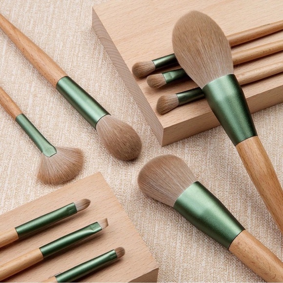 10 Cheongna Makeup Brush Pack - Picture 4 of 6